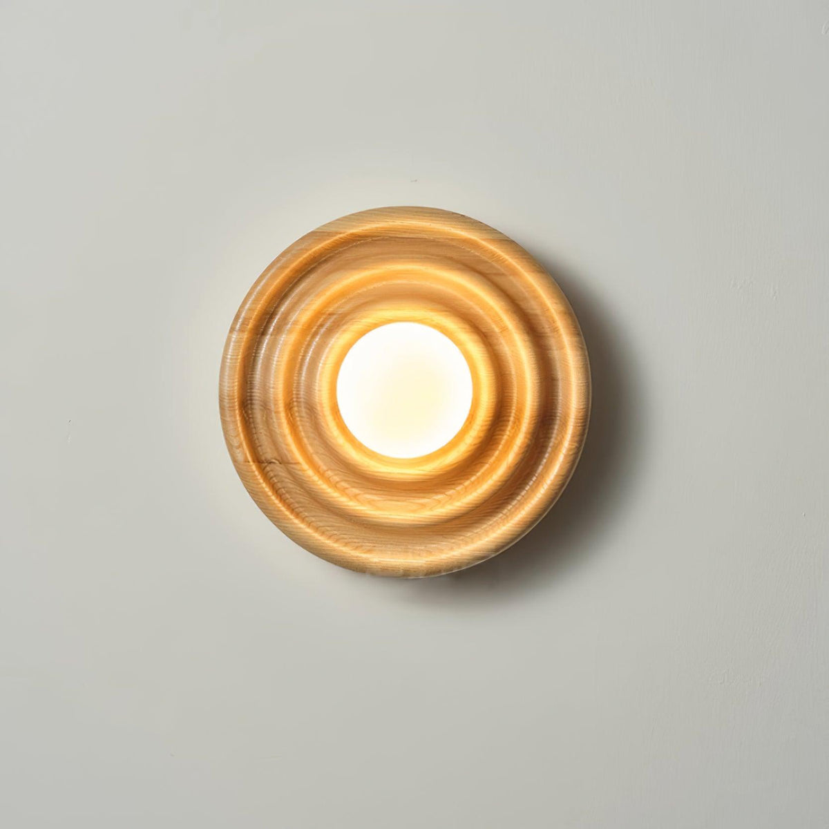 Aldinise lampada da parete Ripple con Corpo in legno di Faggio e Paralume Sferico in vetro