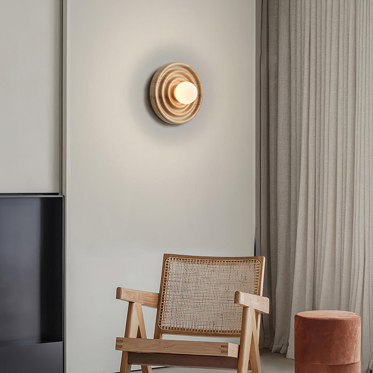 Aldinise lampada da parete Ripple con Corpo in legno di Faggio e Paralume Sferico in vetro