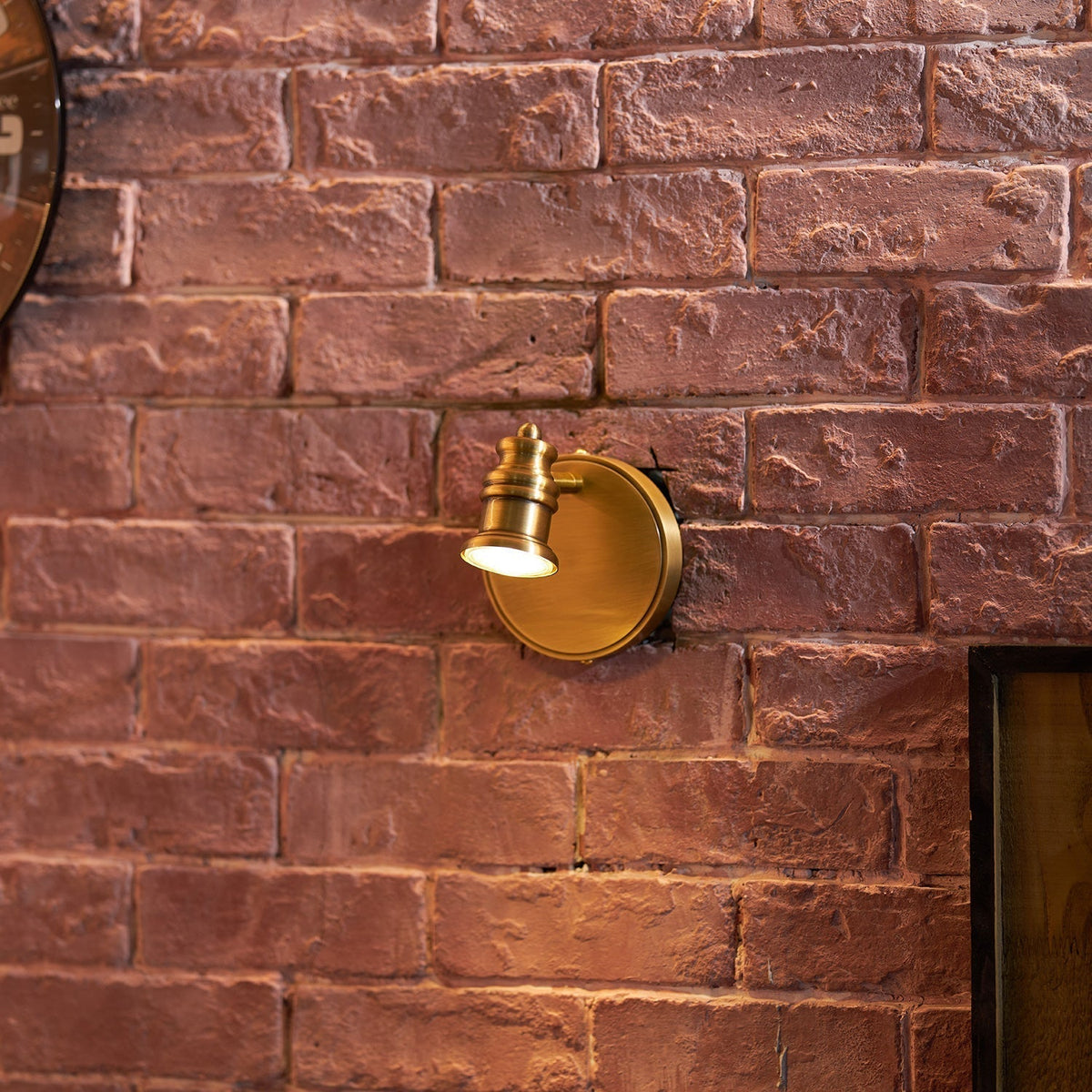 Corten applique in ottone