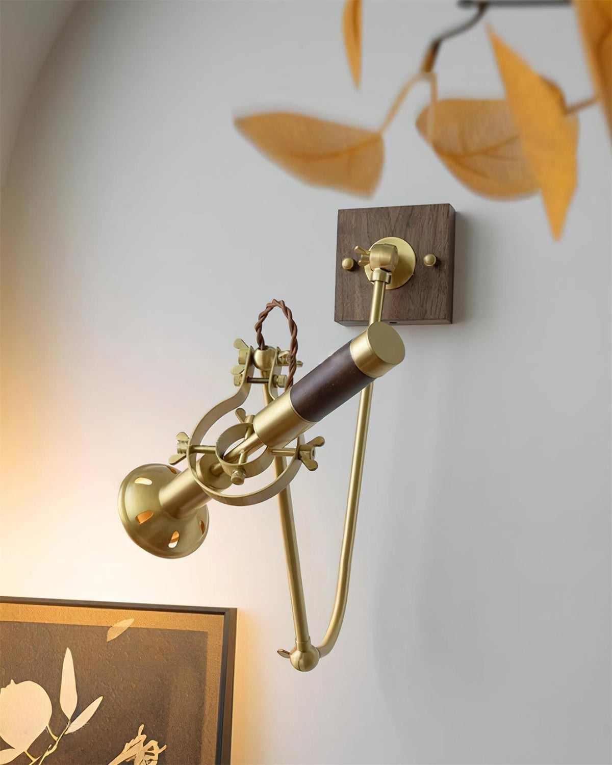 Lampada da parete regolabile in ottone con finitura noce, stile vintage e spot industriale