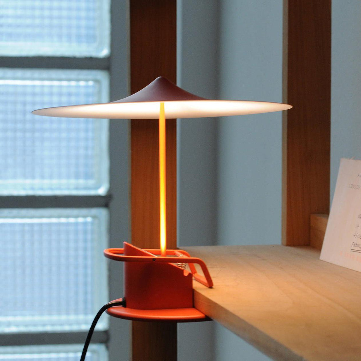 Lumoce lampada da tavolo futuristica
