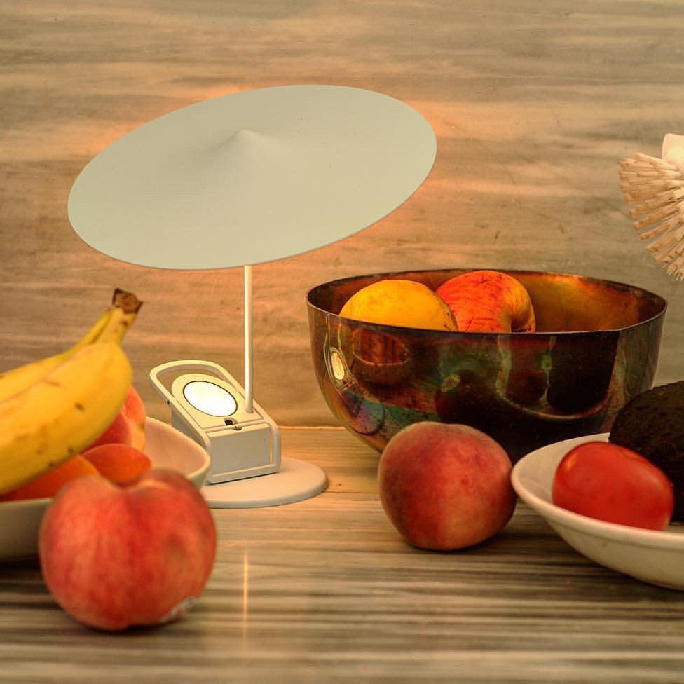 Lumoce lampada da tavolo futuristica