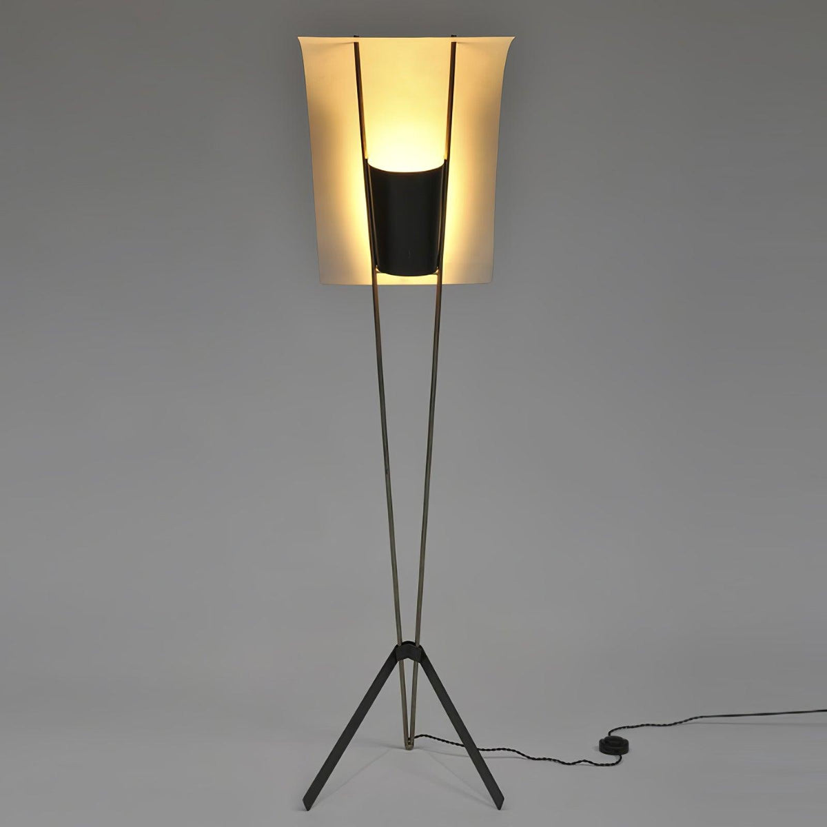 Ulvynil lampada da terra minimalista