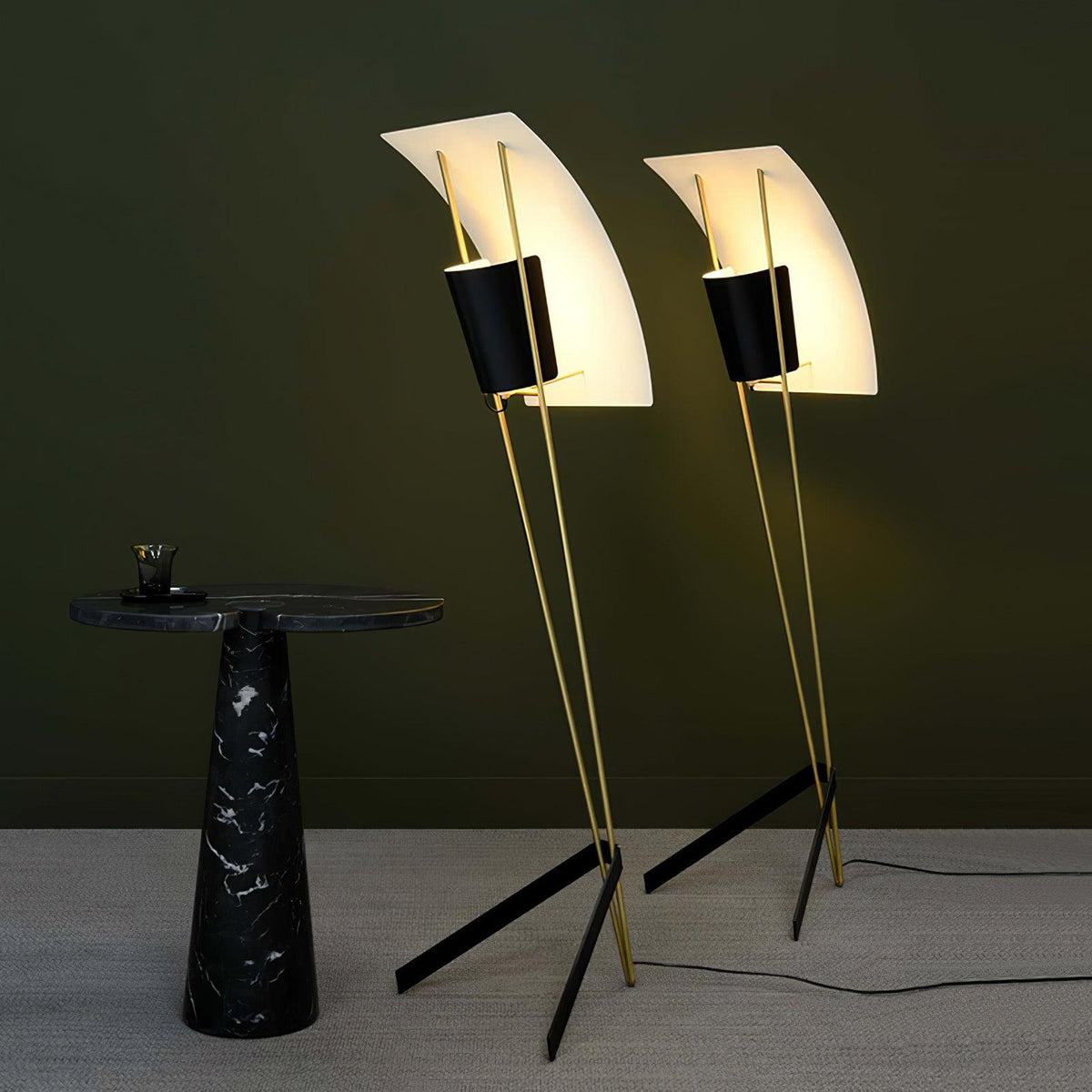 Ulvynil lampada da terra minimalista