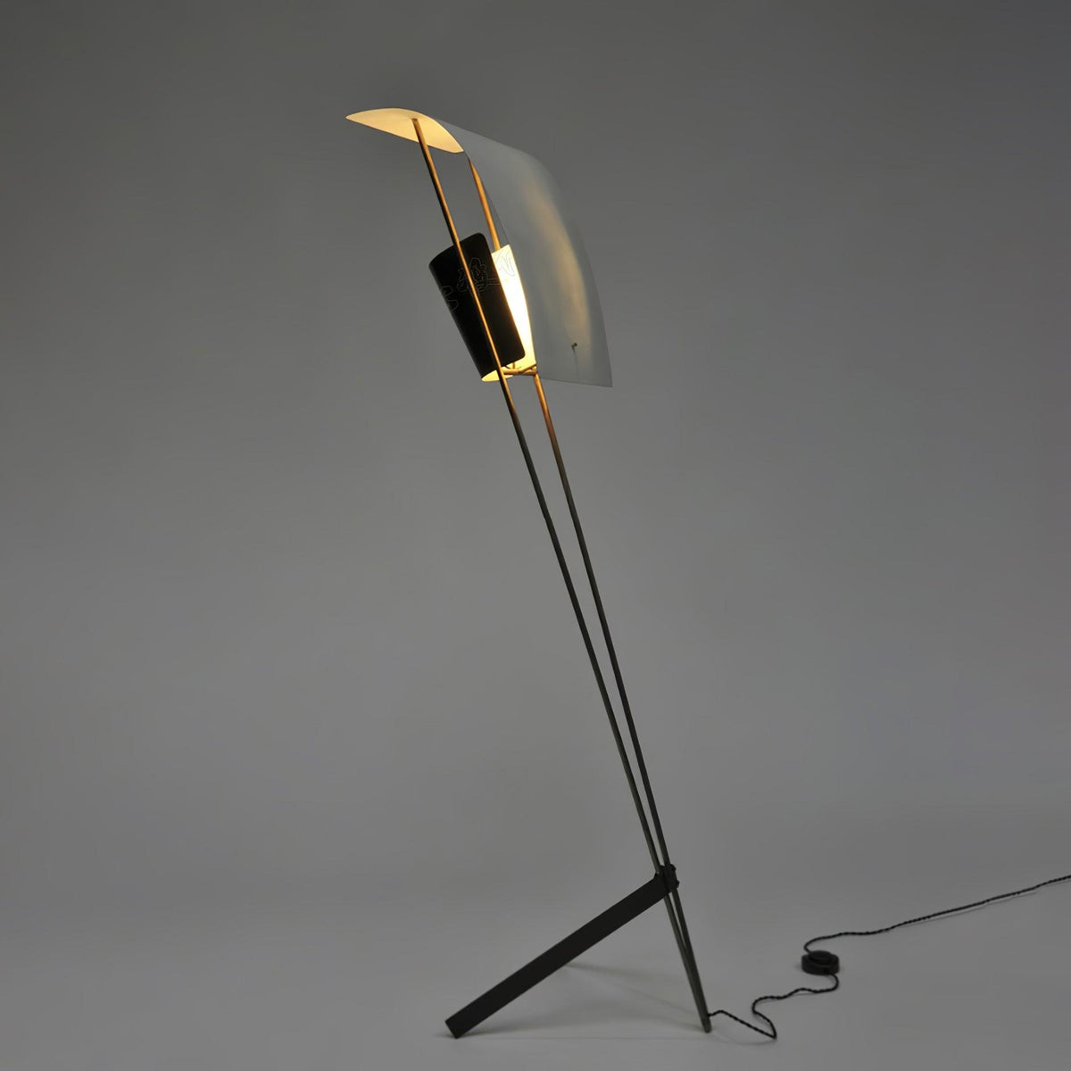Ulvynil lampada da terra minimalista