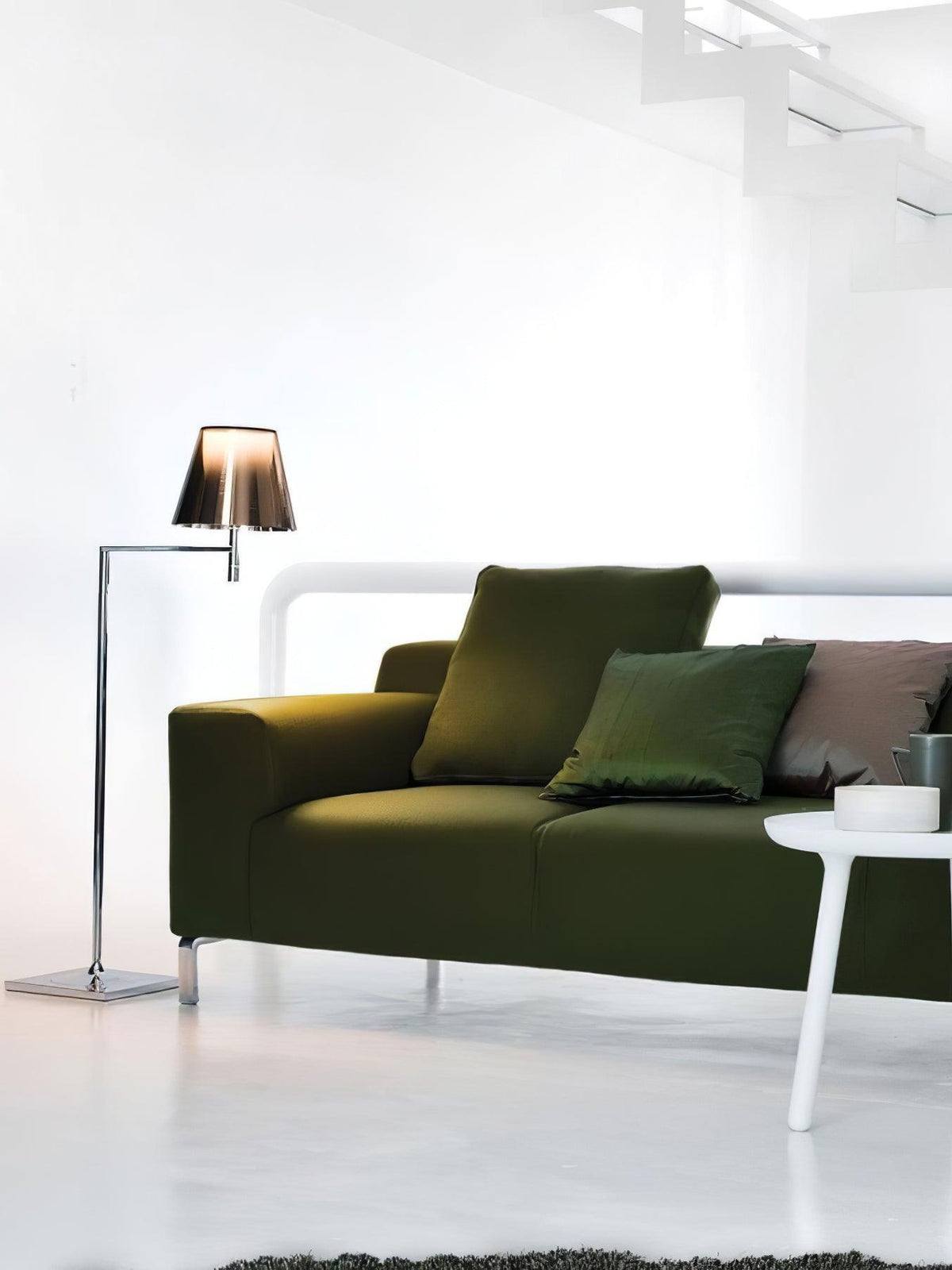 Aquris lampada da terra minimalista