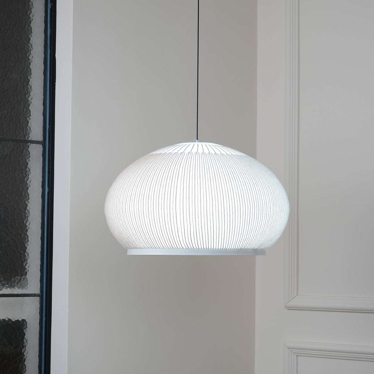 Lineiella lampada a sospensione in tessuto minimalista