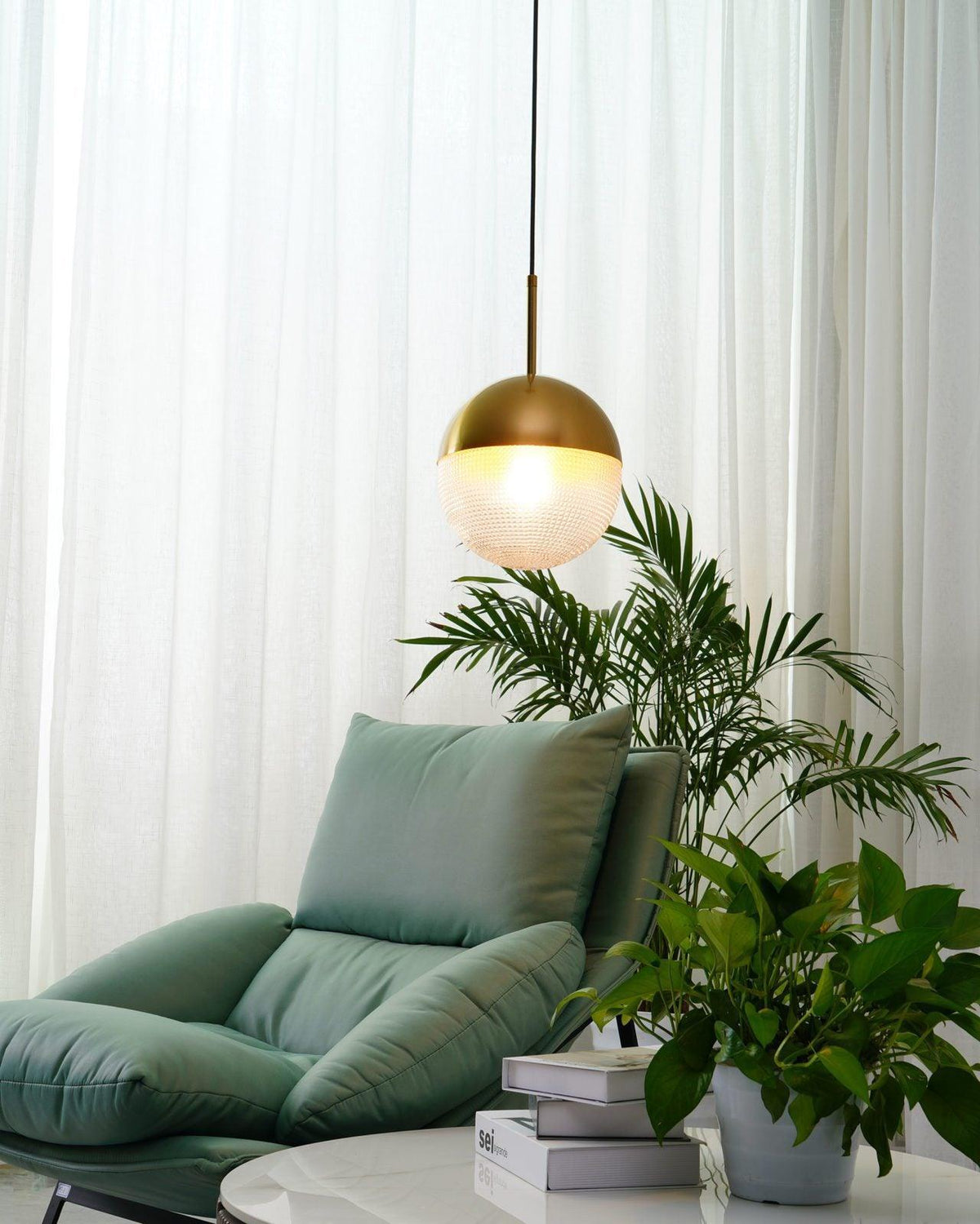 Kevelo lampada a sospensione ottone vetro moderna