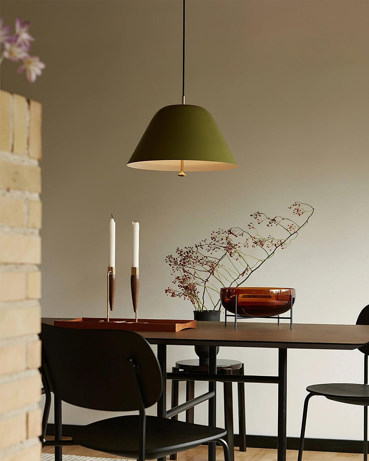 Lampada a sospensione moderna in metallo, paralume verde e bianco minimalista