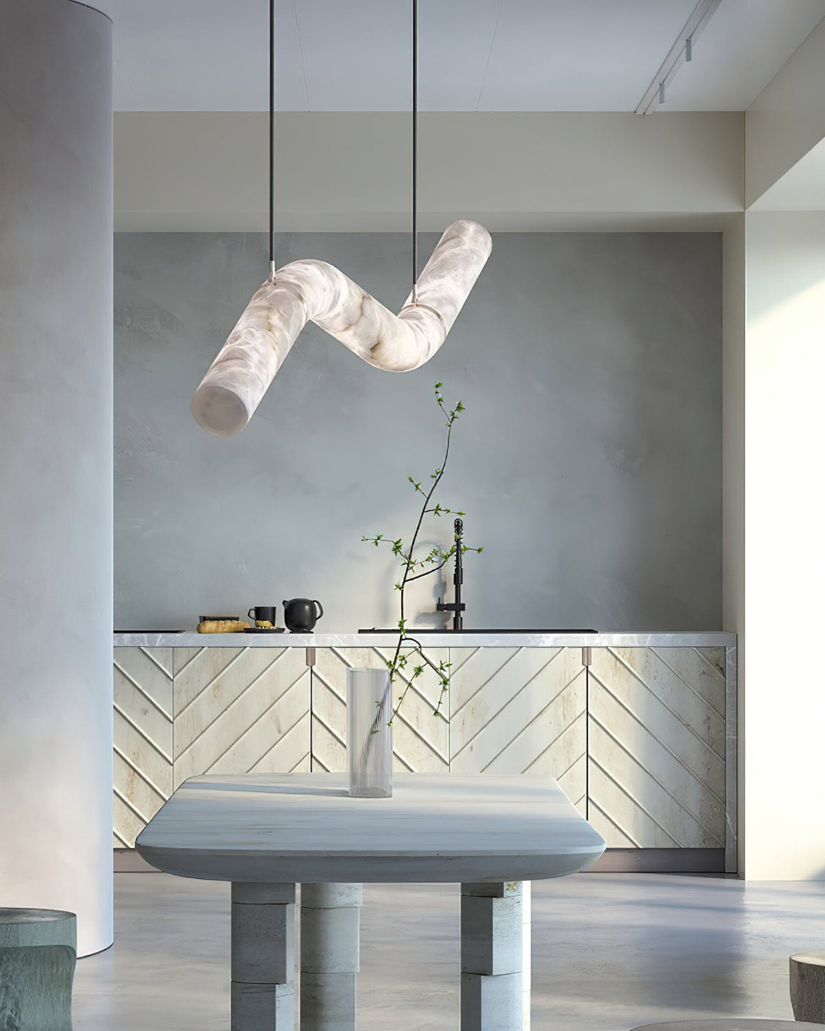 Liberty lampadario a striscia con silhouette curva in alabastro