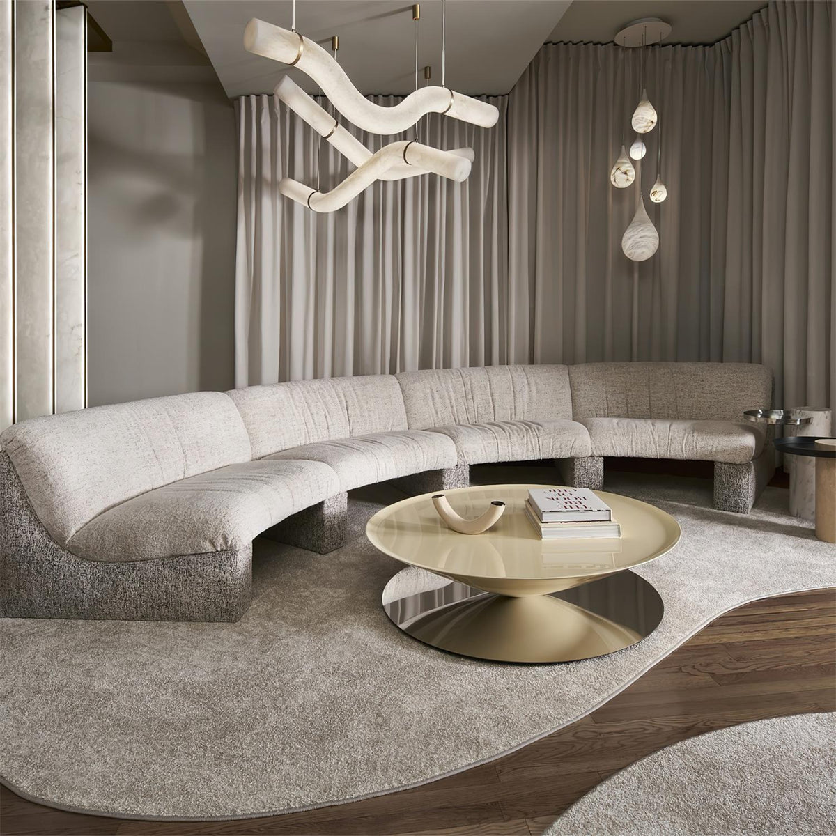 Liberty lampadario a striscia con silhouette curva in alabastro
