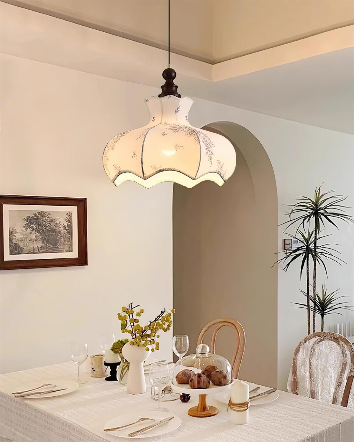 Lampada a sospensione in metallo e legno con tessuto vintage floreale elegante