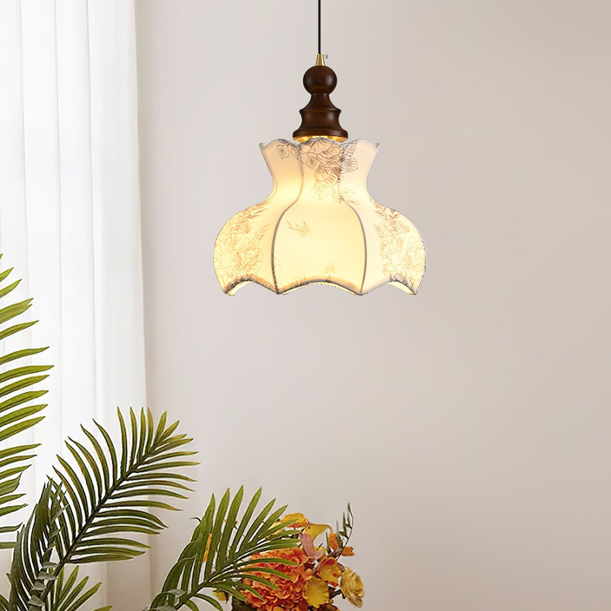 Lampada a sospensione in metallo e legno con tessuto vintage floreale elegante