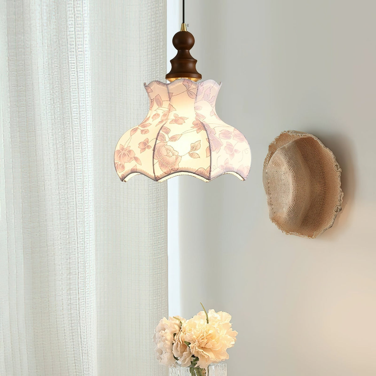 Lampada a sospensione in metallo e legno con tessuto vintage floreale elegante