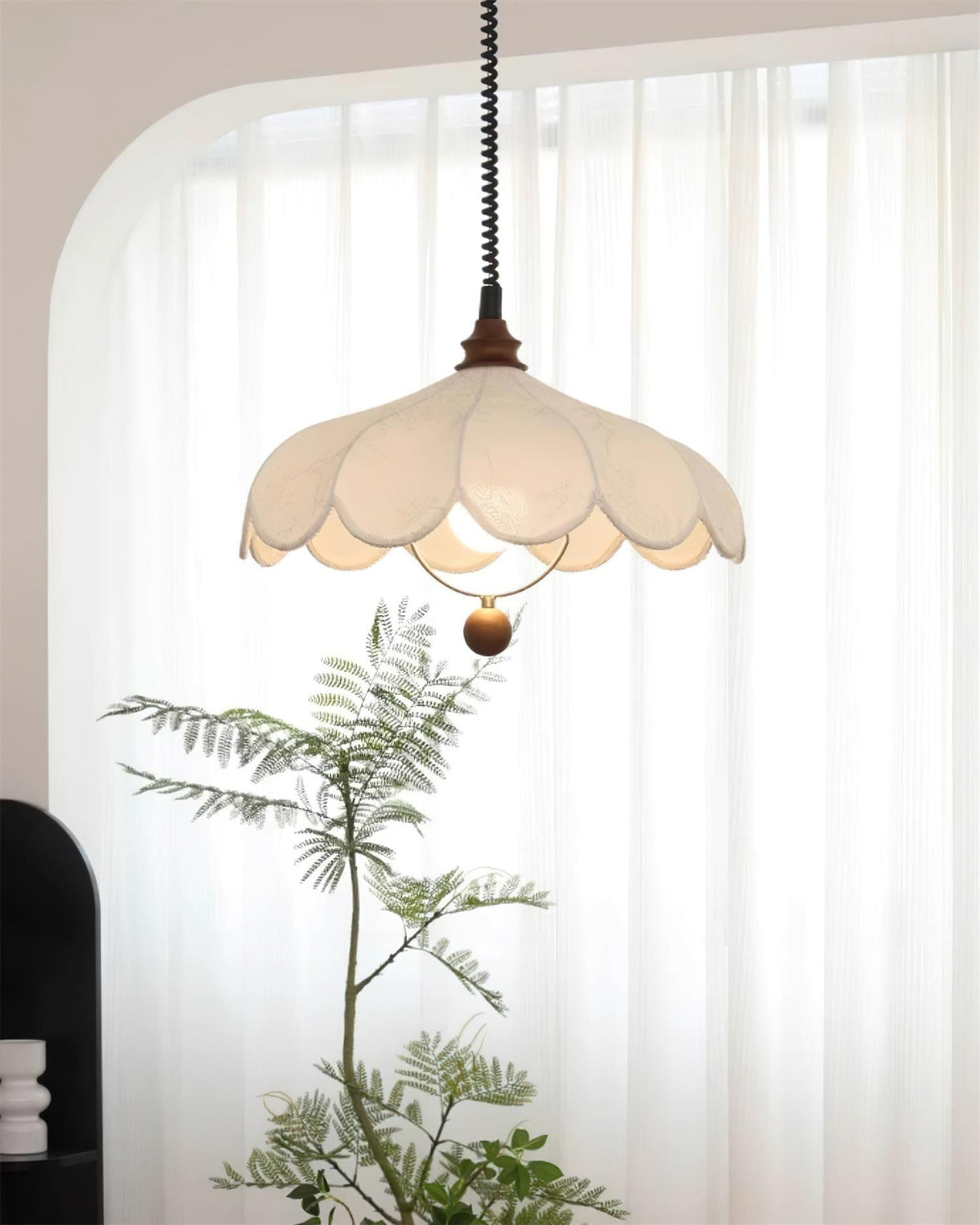 Lampada a sospensione Petals con motivo floreale vintage ed eleganza francese