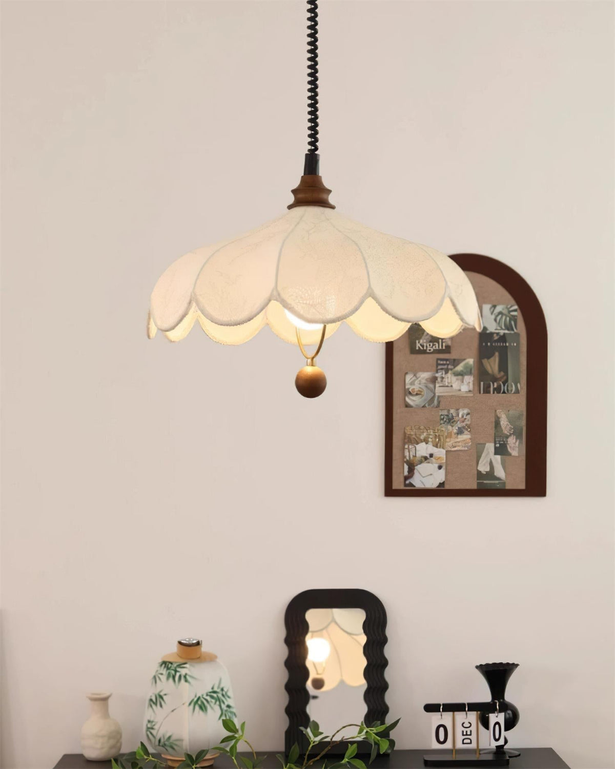Lampada a sospensione Petals con motivo floreale vintage ed eleganza francese