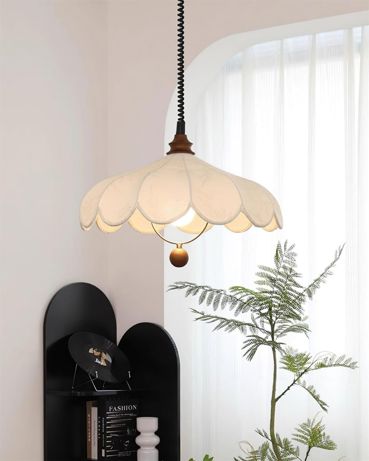 Lampada a sospensione Petals con motivo floreale vintage ed eleganza francese