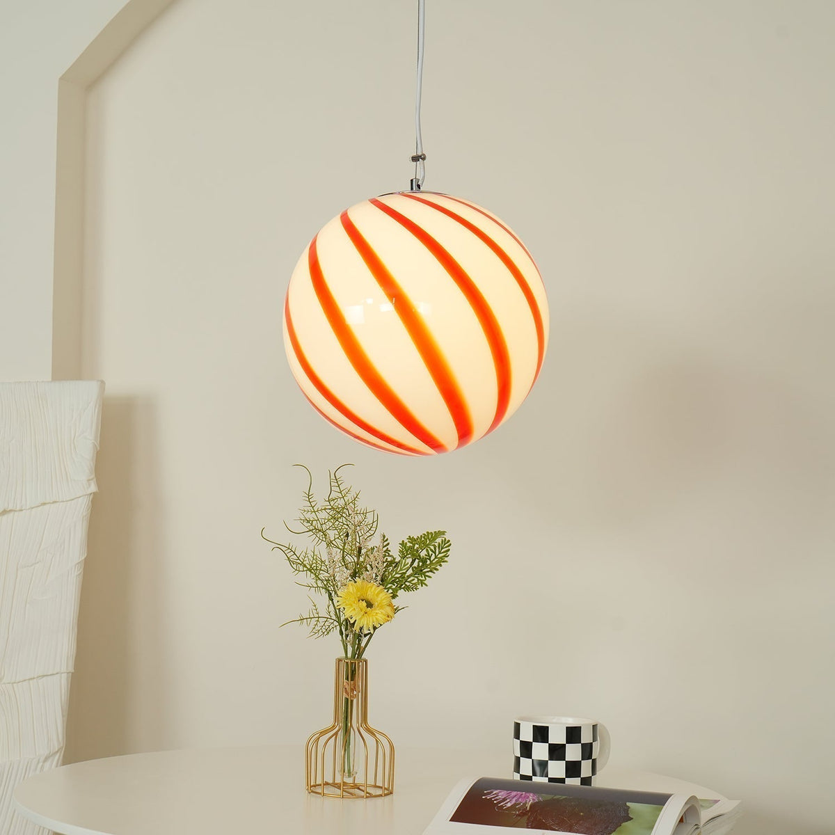 Kairo lampada a sospensione Globale in vetro con strisce verdi a spirale di colore verde a globo