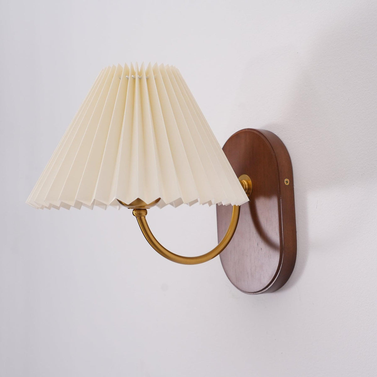 Teriiraine lampada da parete vintage con Paralume Pleatato