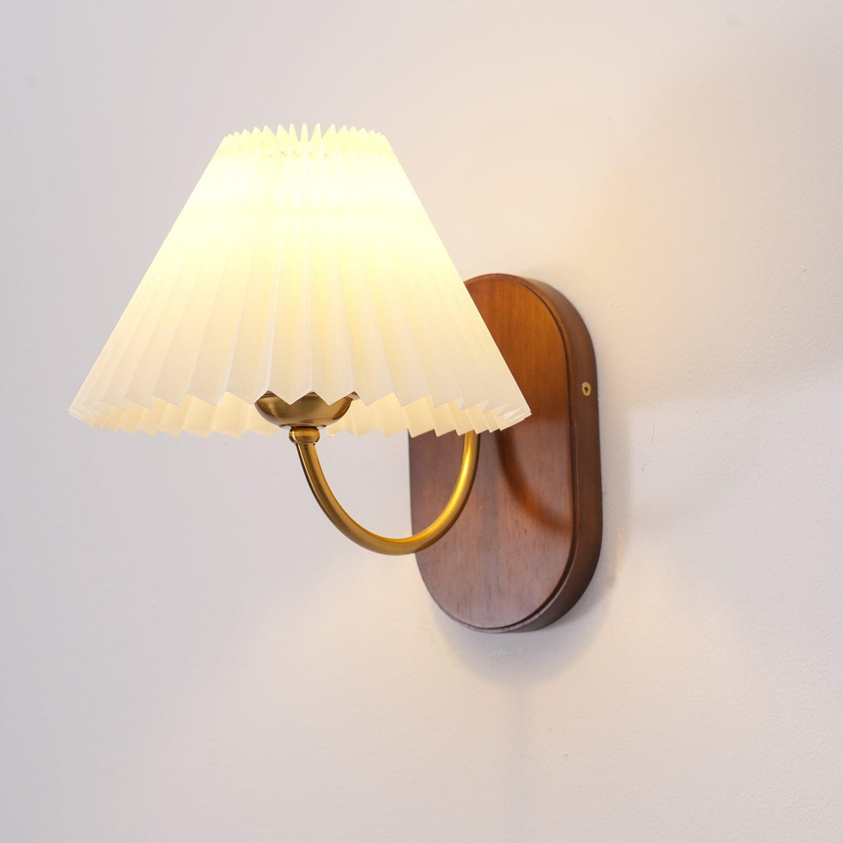 Teriiraine lampada da parete vintage con Paralume Pleatato