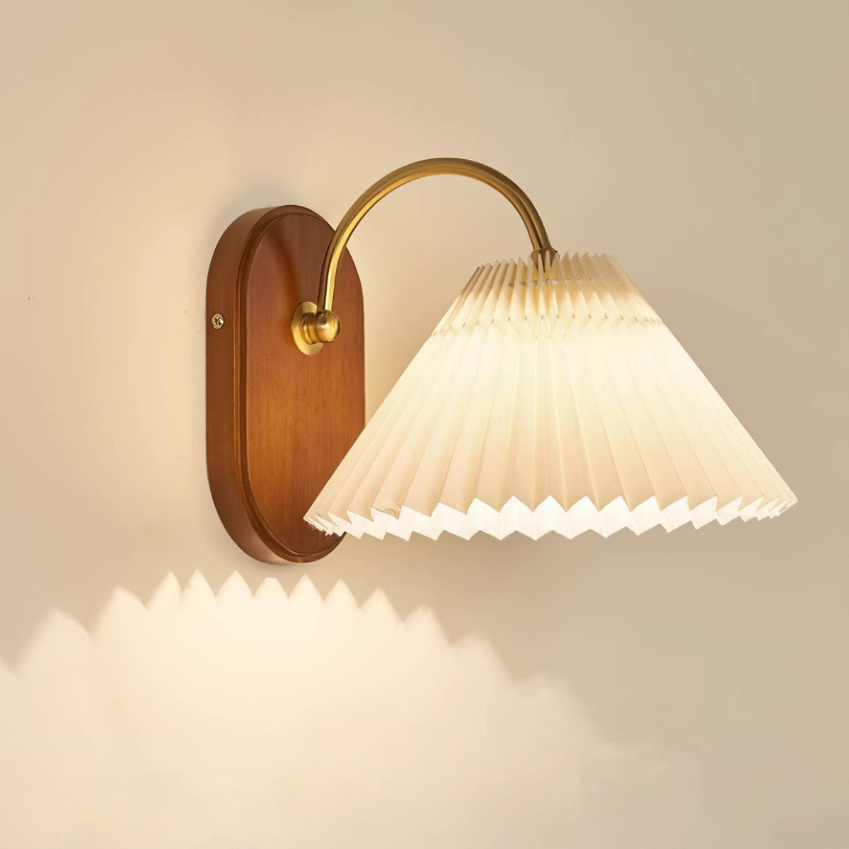 Teriiraine lampada da parete vintage con Paralume Pleatato