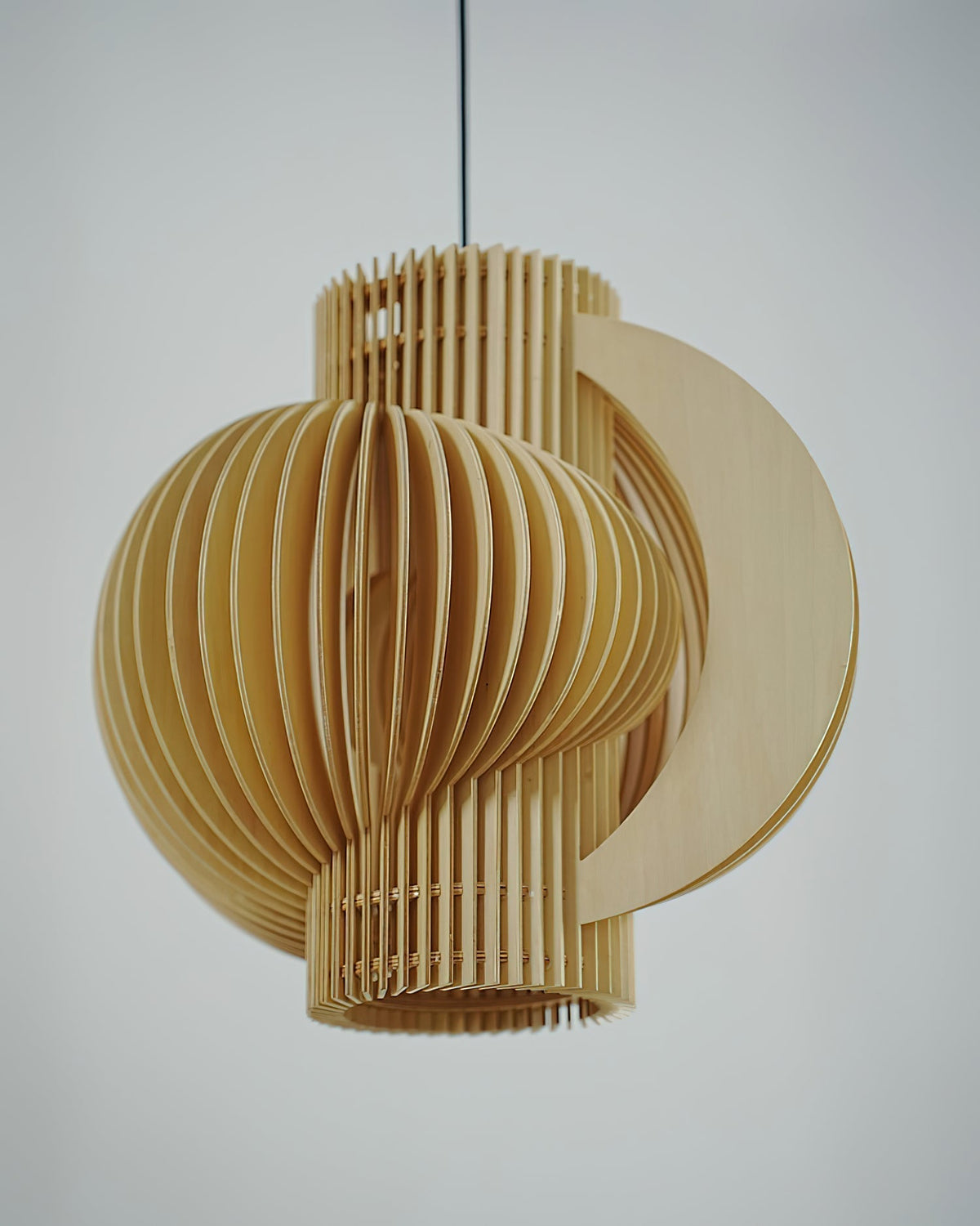 Rinaena lampada a sospensione in legno