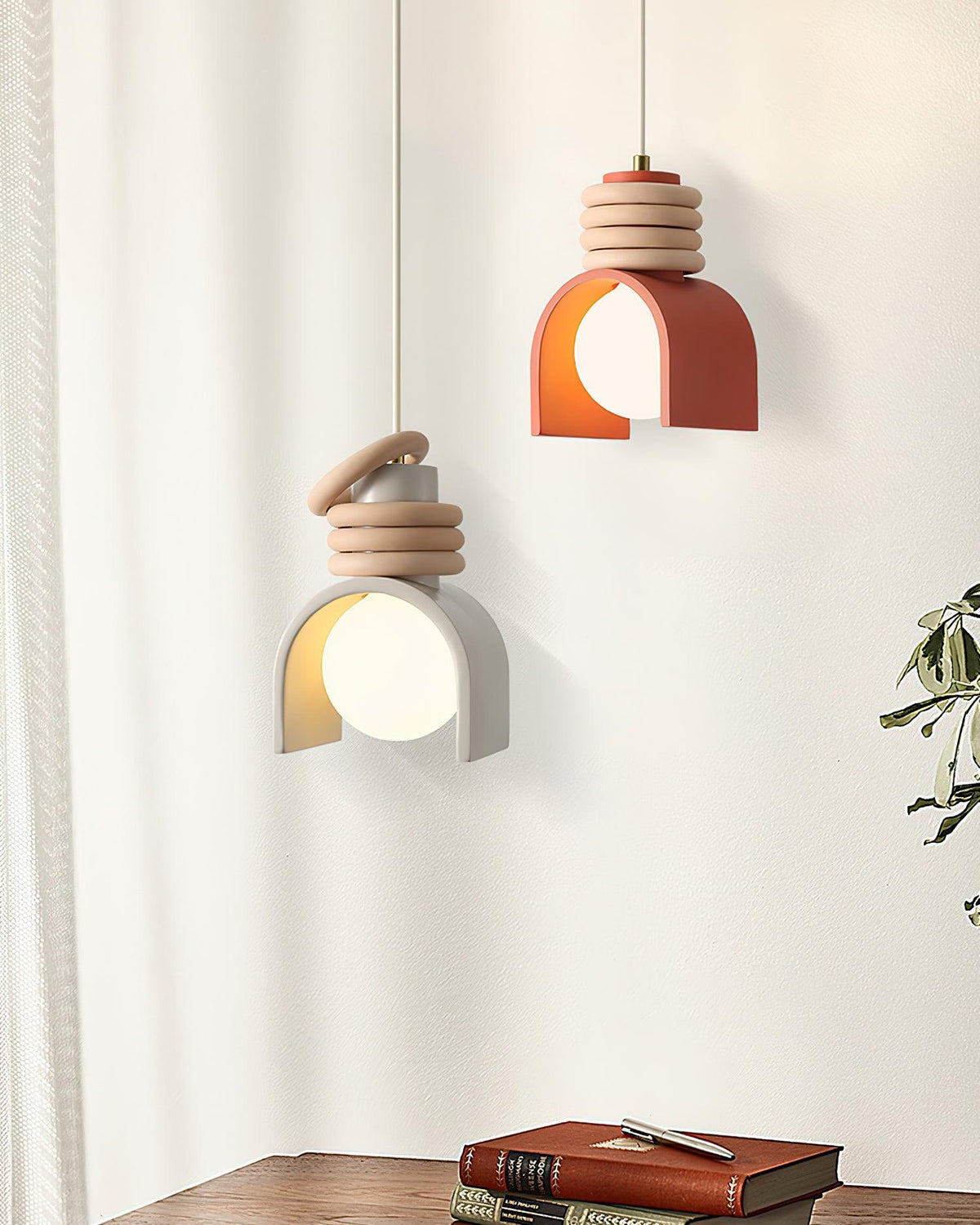 Lampada a sospensione con sfera in vetro per illuminare artisticamente le sale da pranzo