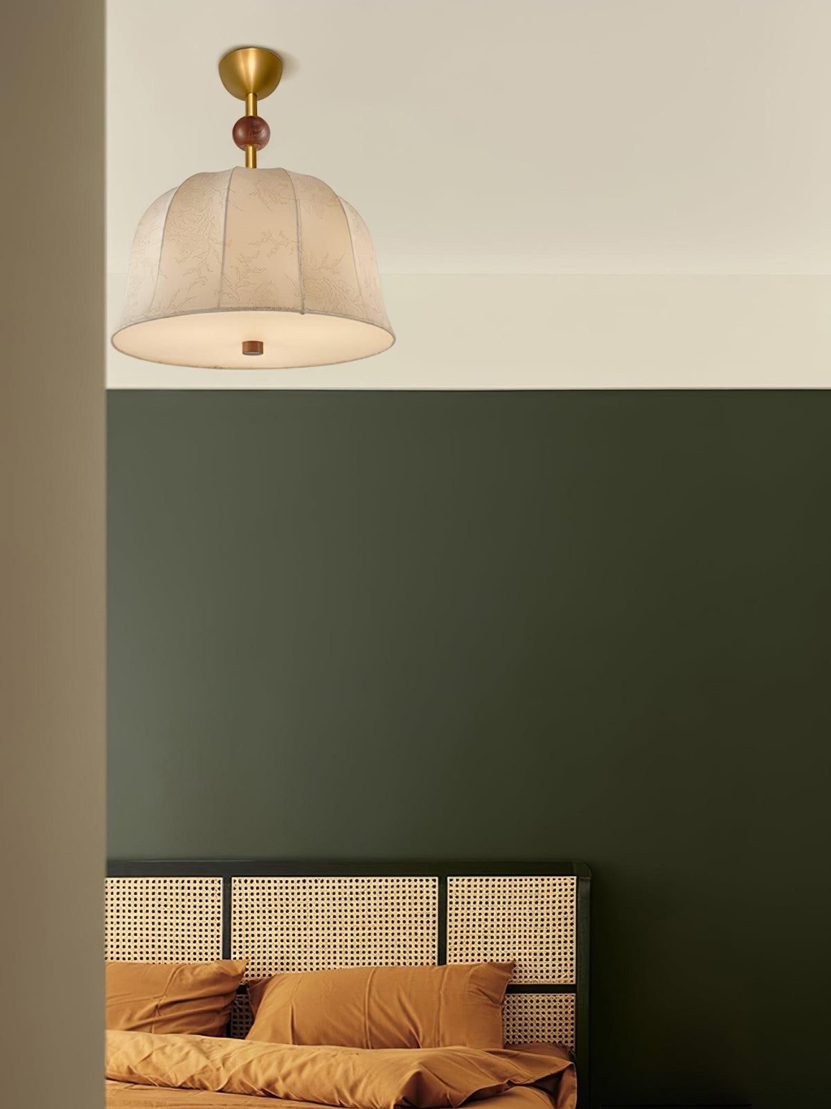 Lampada da soffitto in tessuto, metallo e legno per interni eleganti dal calore accogliente