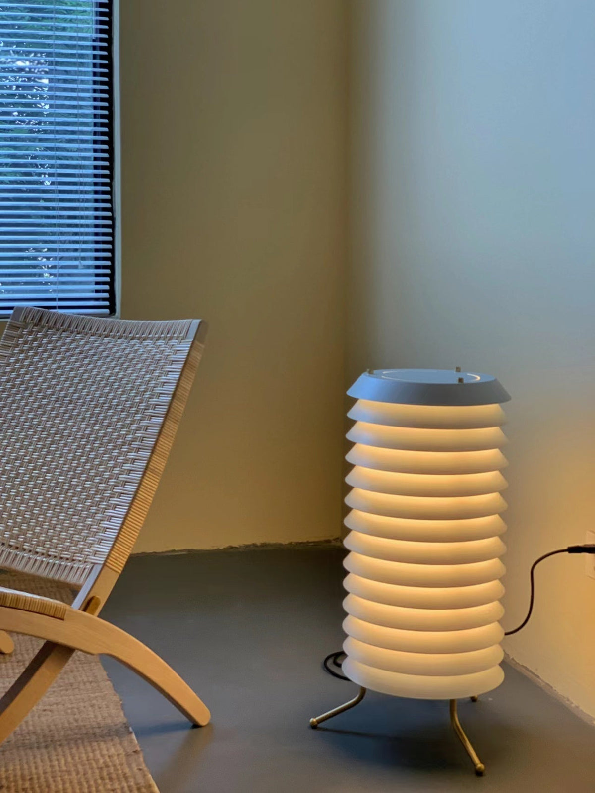 Orelelette lampada da tavolo Lattice Scandina