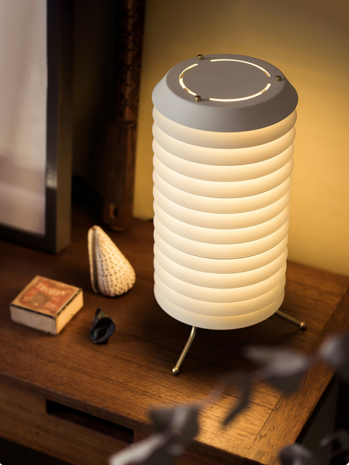 Orelelette lampada da tavolo Lattice Scandina