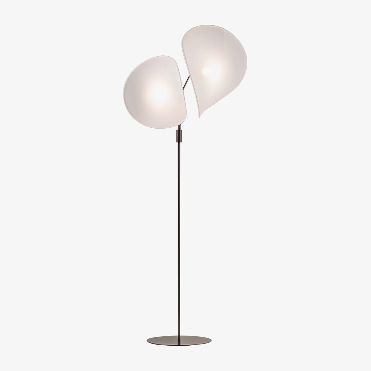 Linivora lampada da terra in tessuto moderno