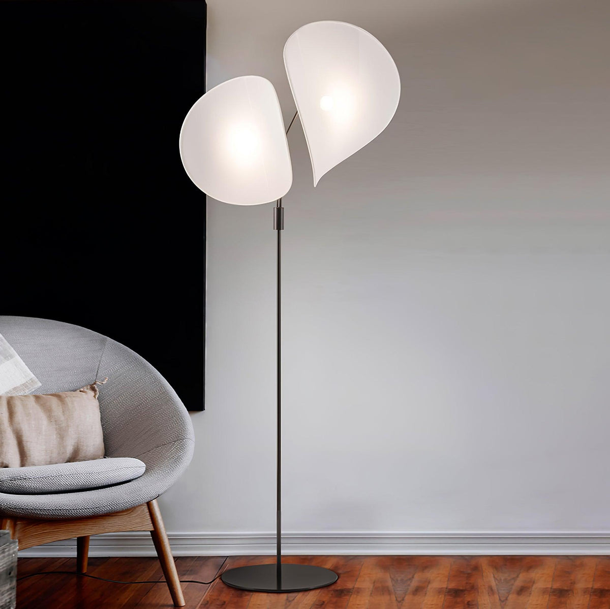 Linivora lampada da terra in tessuto moderno