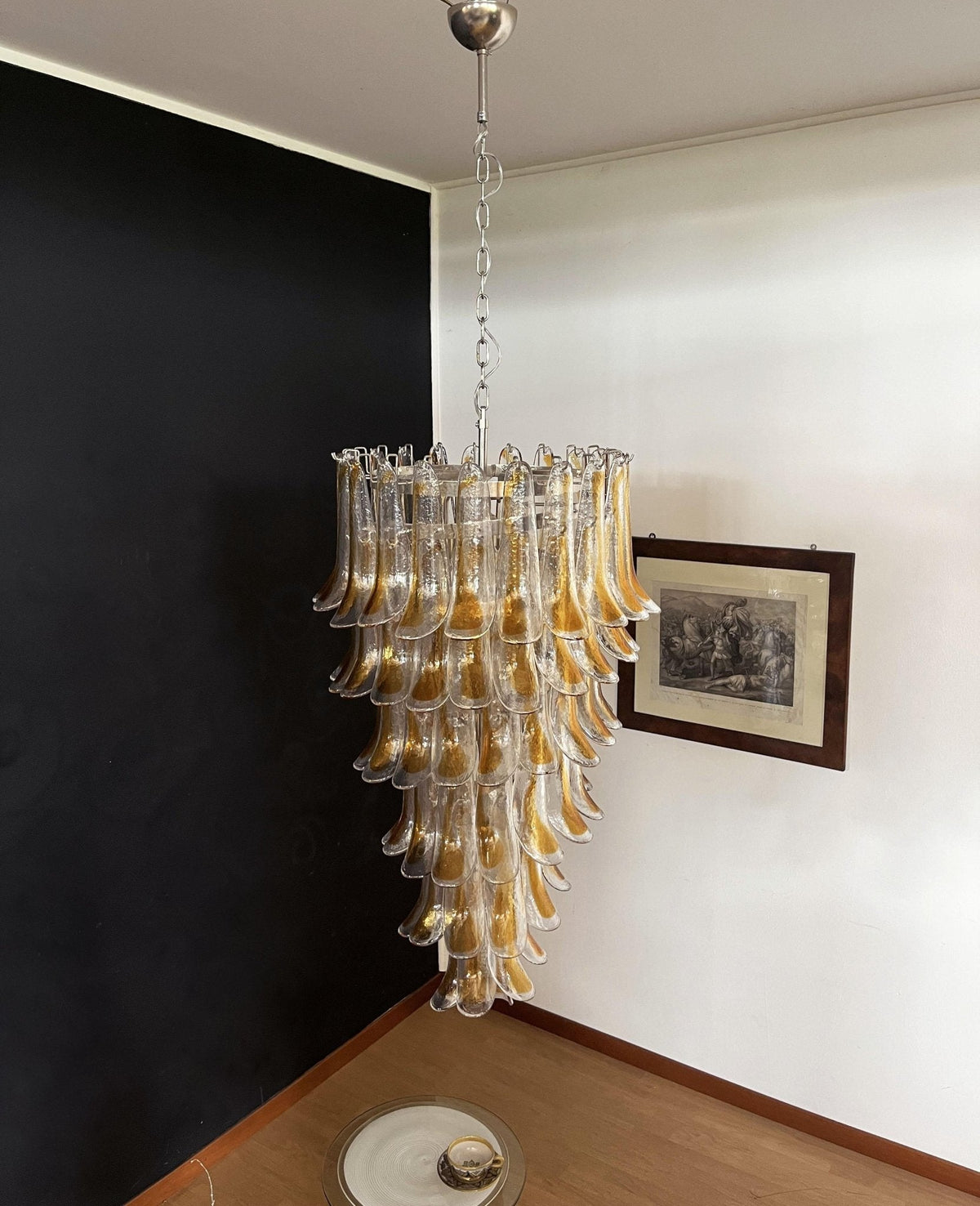 Eirinira lampadario petali in vetro di Murano dorato a Cascata Stratificata
