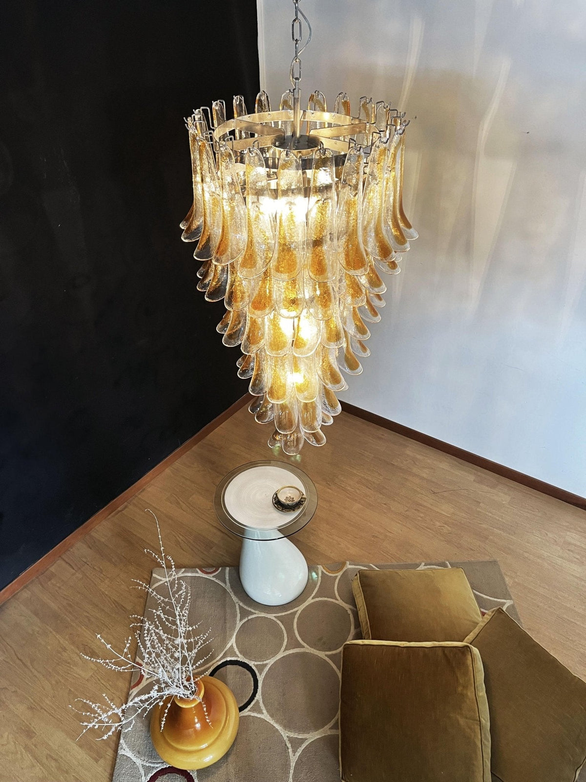 Eirinira lampadario petali in vetro di Murano dorato a Cascata Stratificata