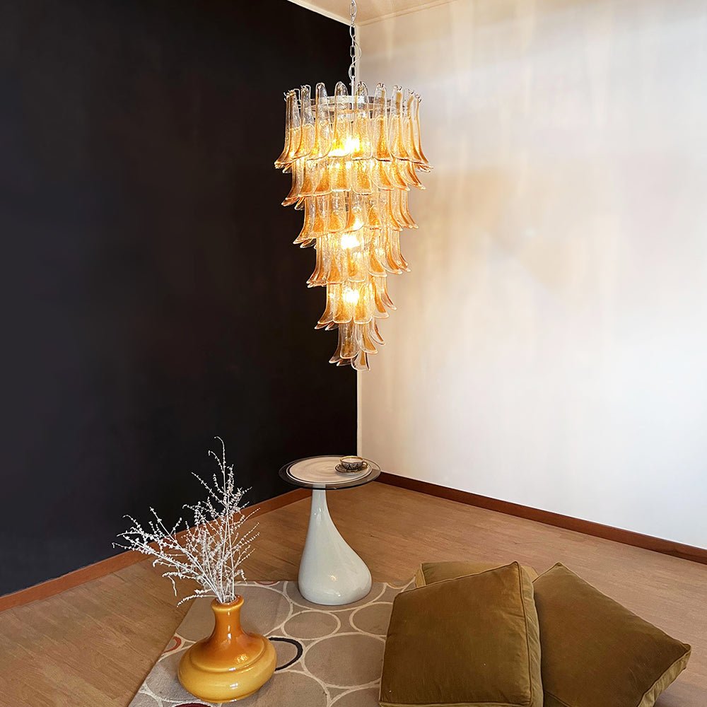 Eirinira lampadario petali in vetro di Murano dorato a Cascata Stratificata