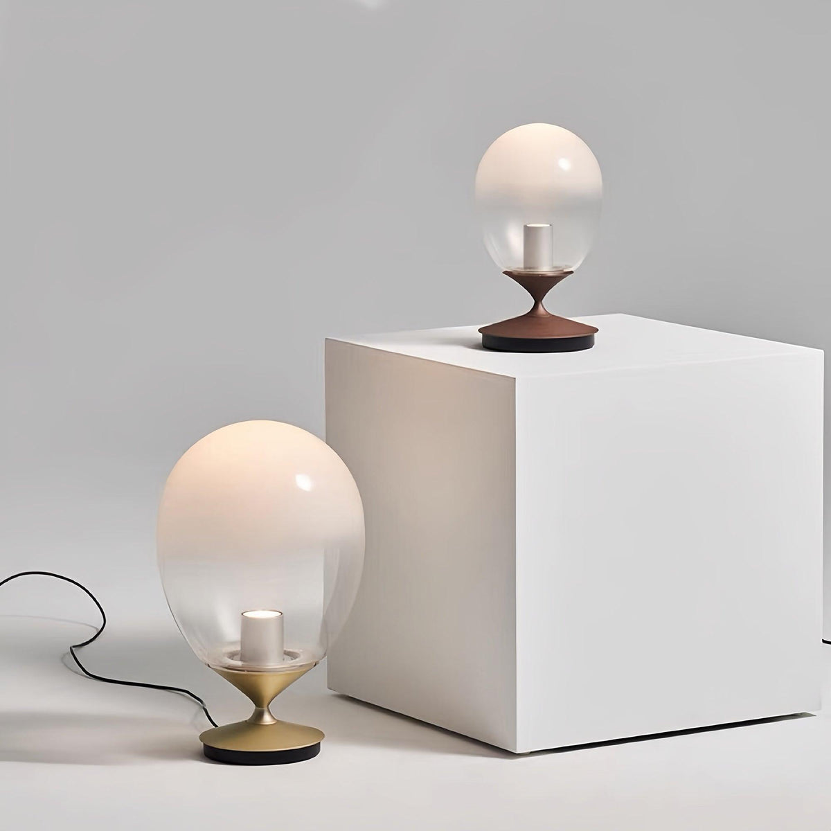 Unex lampada da tavolo in vetro oro artistico
