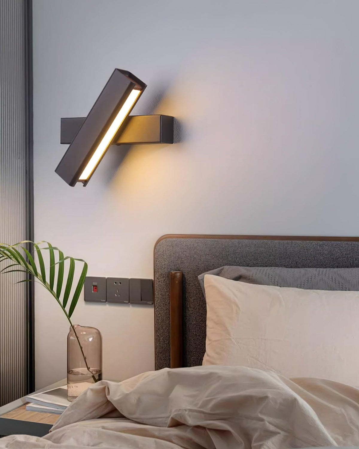 Lampada da parete regolabile in alluminio per camera da letto e soggiorno