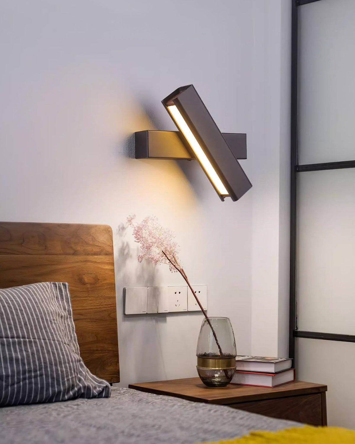Lampada da parete regolabile in alluminio per camera da letto e soggiorno