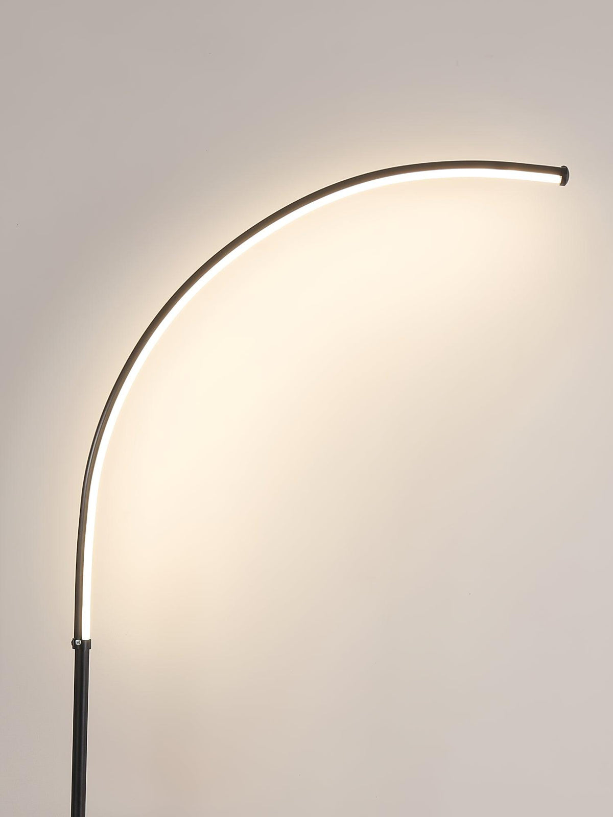 Tild lampada da terra in legno e Silicone