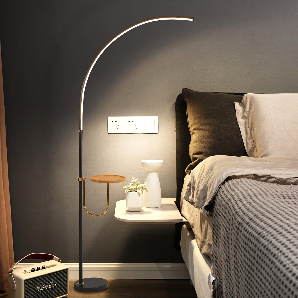 Tild lampada da terra in legno e Silicone