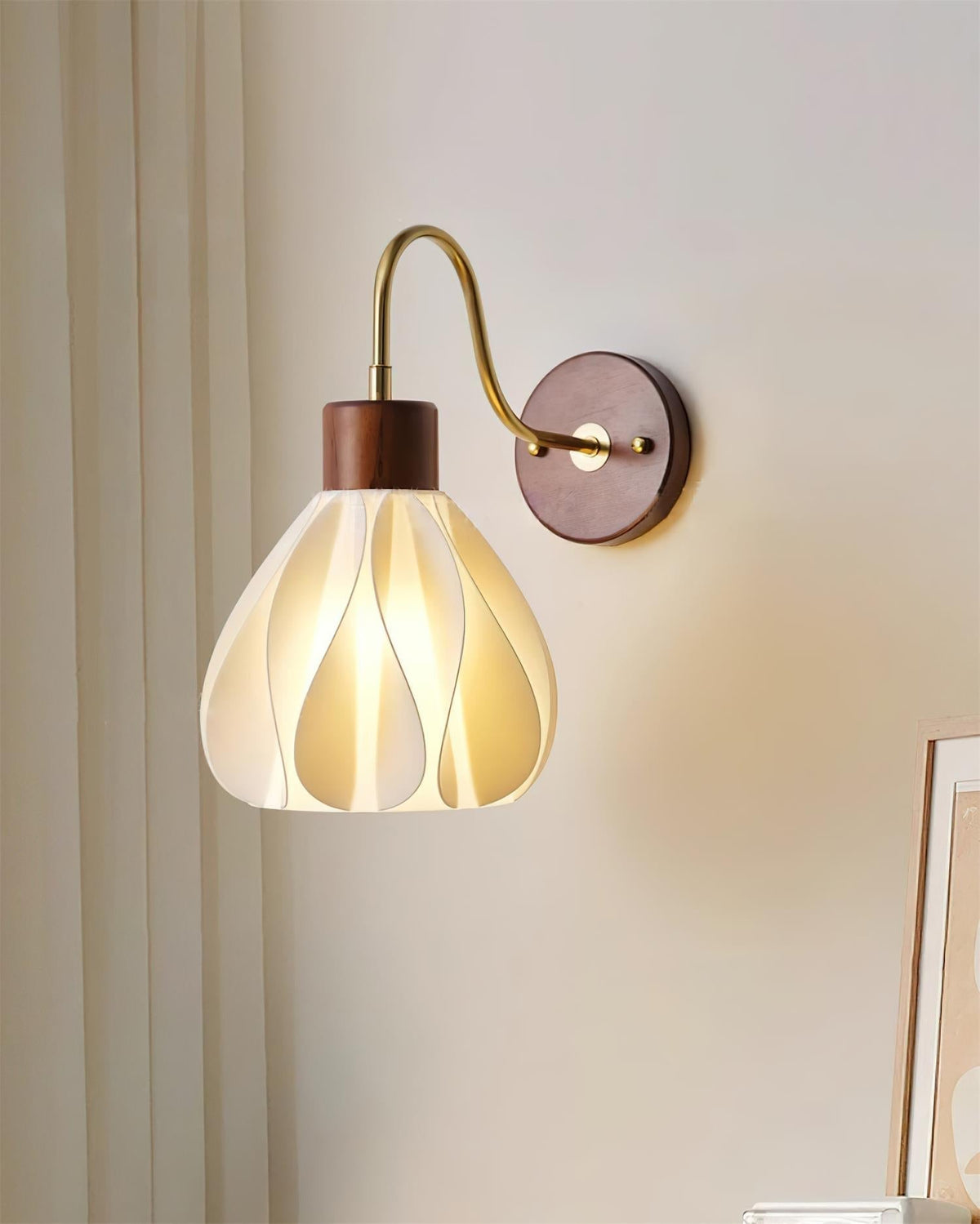 Pivona lampada da parete in vetro