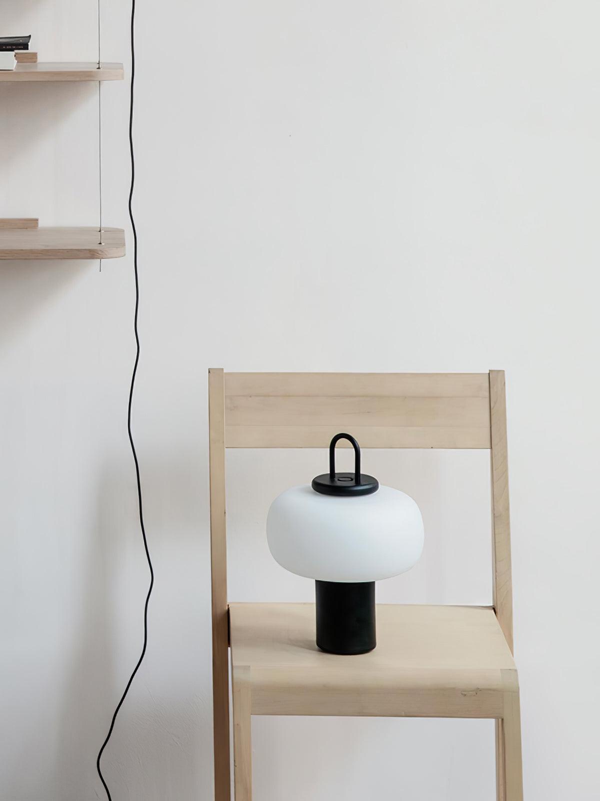 Reveny lampada da tavolo minimalista