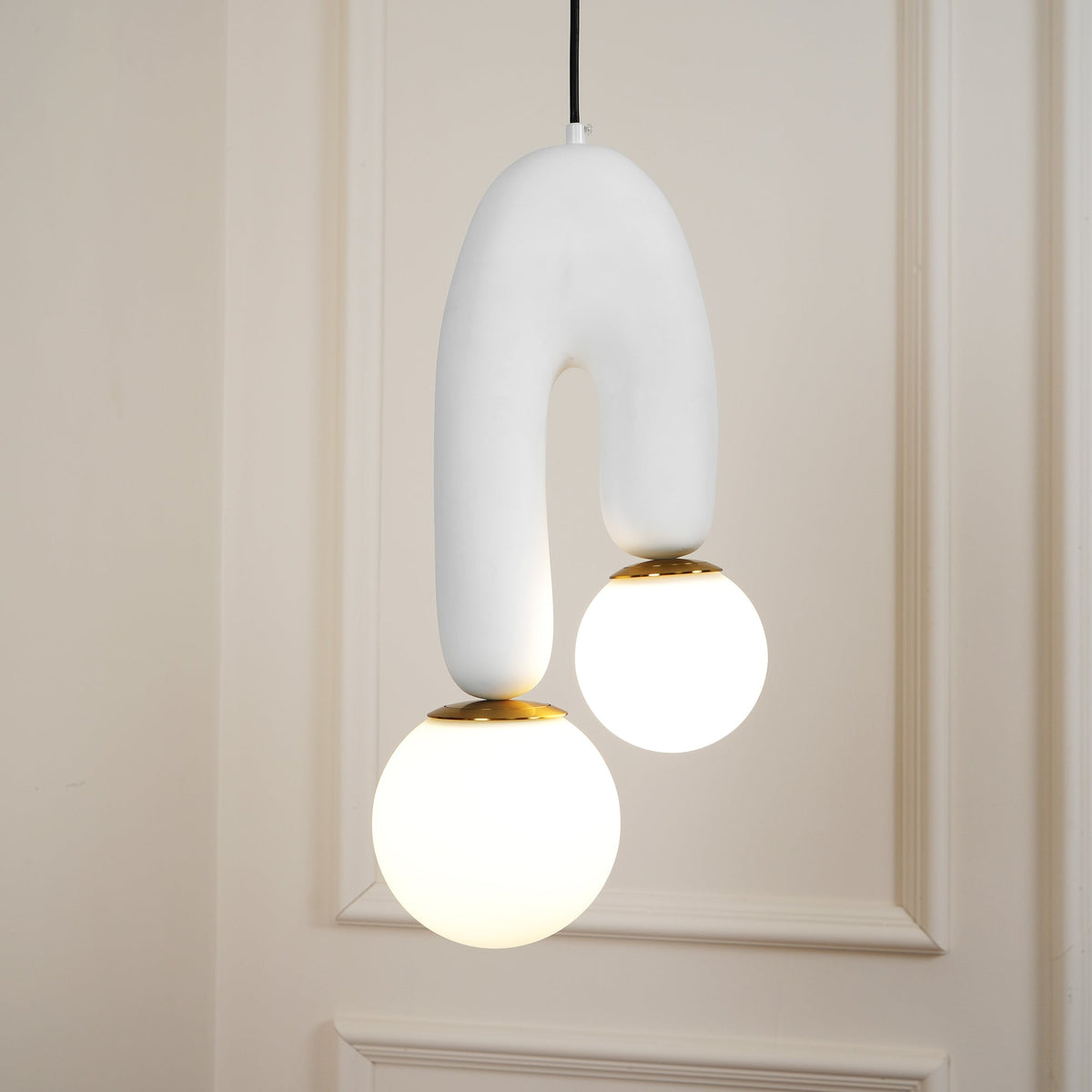Zenithra lampada a sospensione in resina scandinava