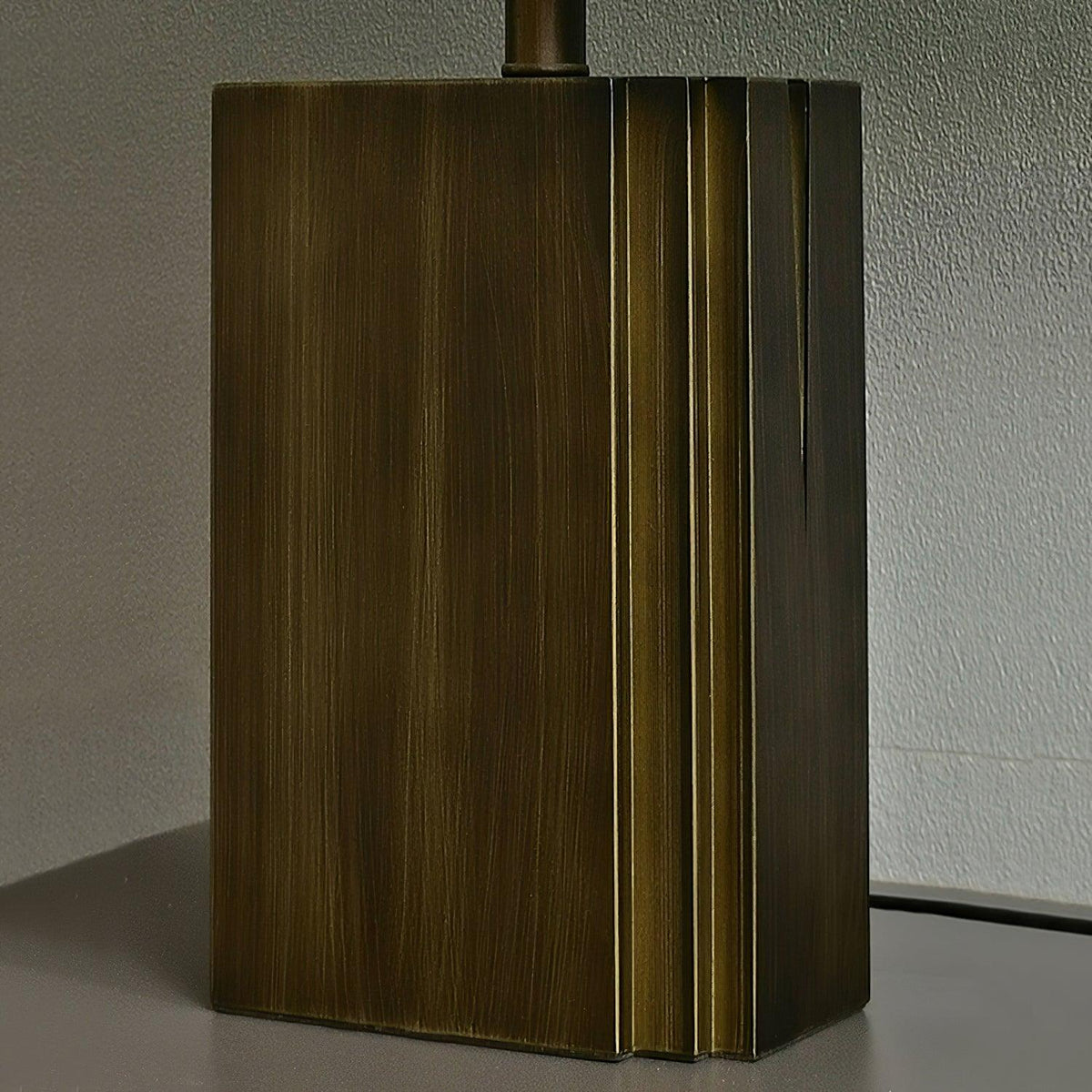 Cylo lampada da tavolo in resina minimalista