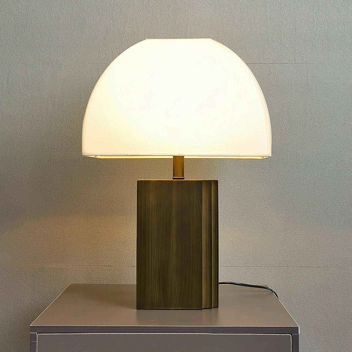 Cylo lampada da tavolo in resina minimalista