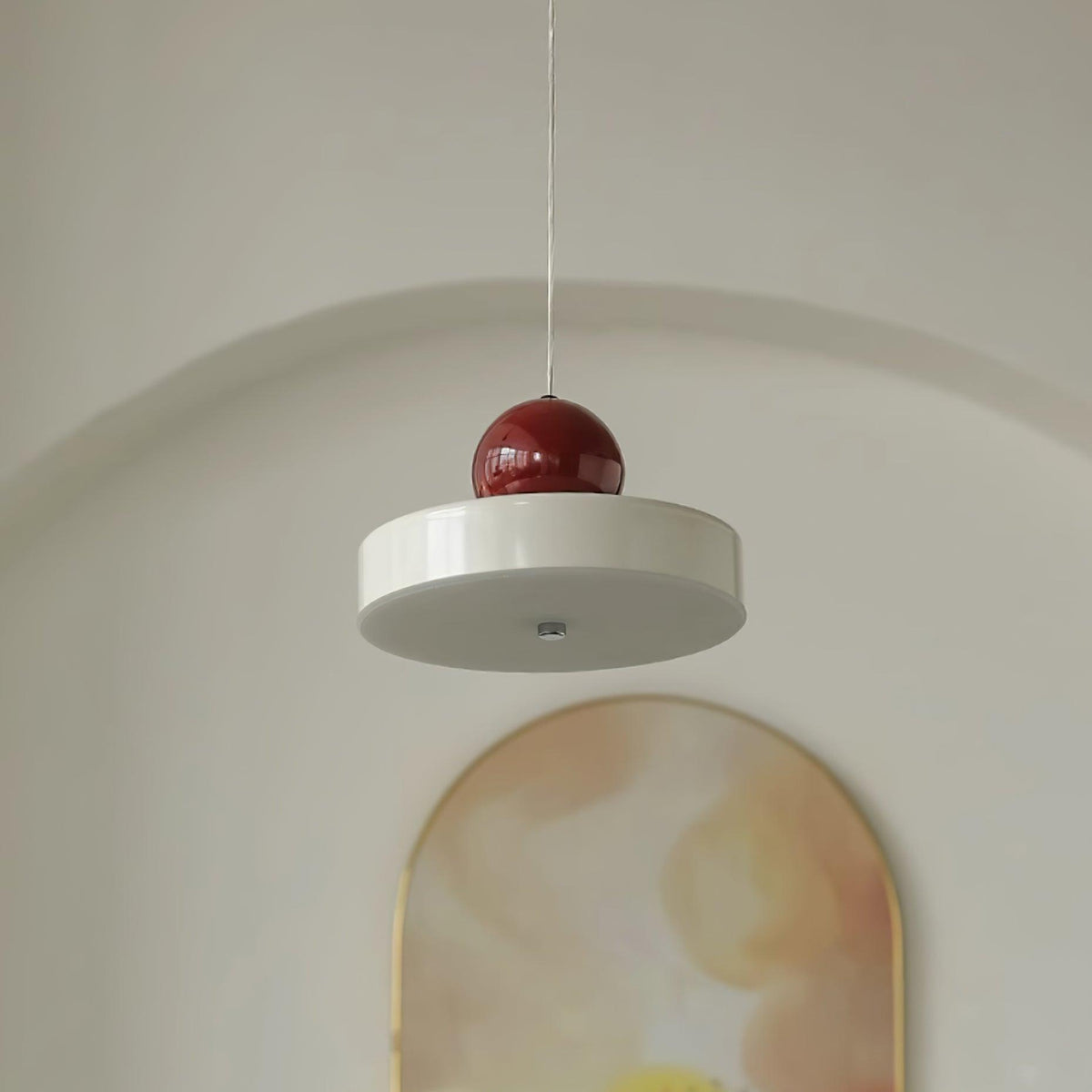 Lampada a sospensione Corpo in metallo, paralume sferico rosso, design moderno retro