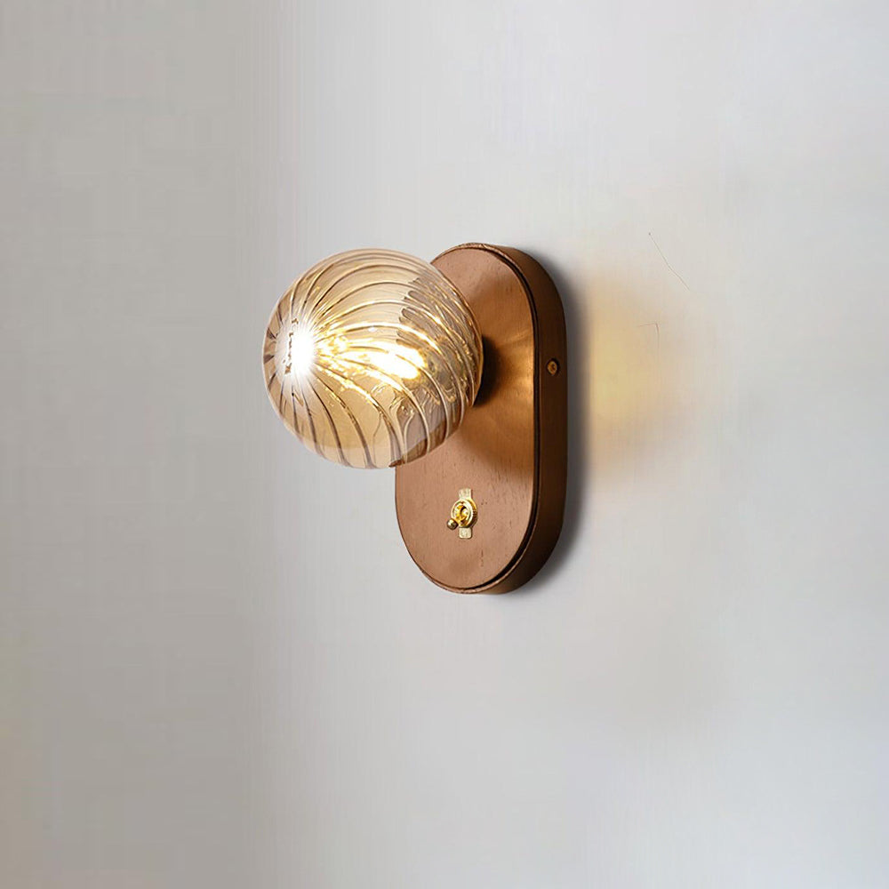 Lampada da parete Corpo in legno sfera ambra Noce Accento moderno in vetro