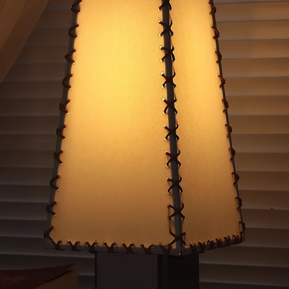 Stitcher lampada da tavolo