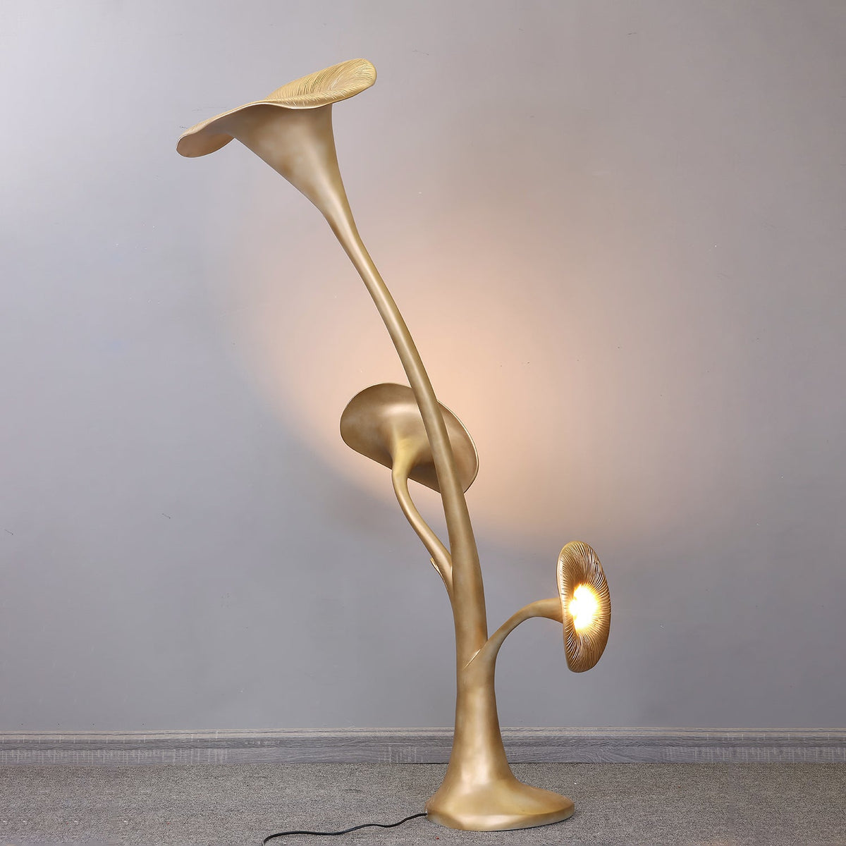 Esole lampada da terra in ottone con Finitura Florale floreale