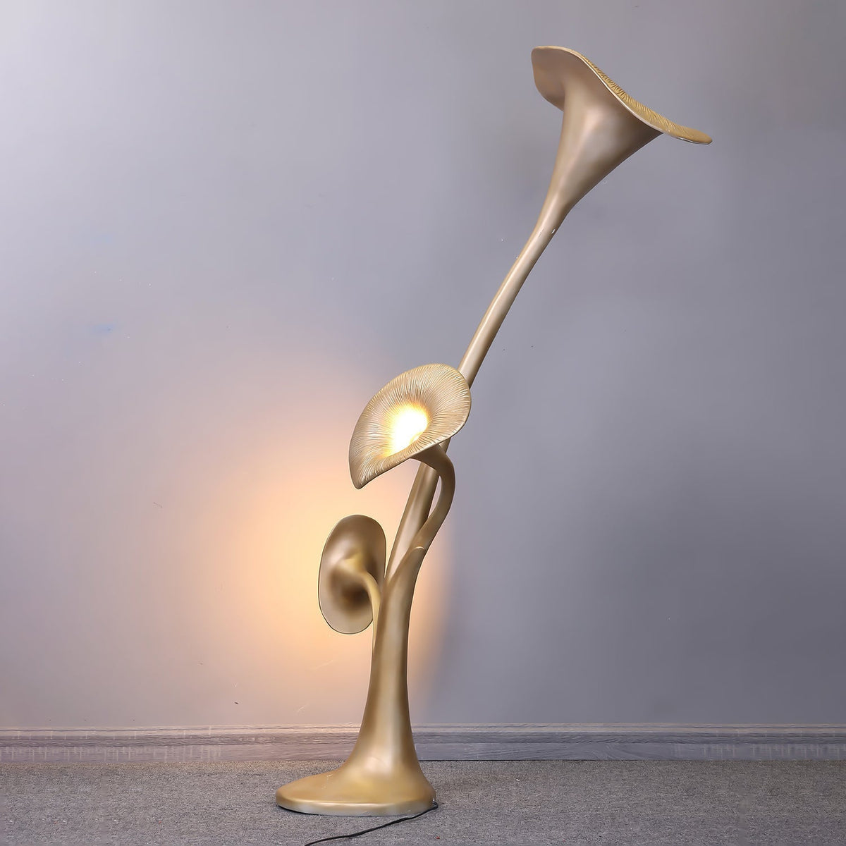 Esole lampada da terra in ottone con Finitura Florale floreale